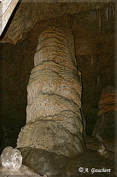 Gewaltiger Column